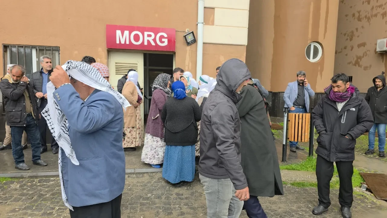 Diyarbakır'da okul bahçesine yıldırım düştü: 2 çocuk öldü, birinin durumu ağır!