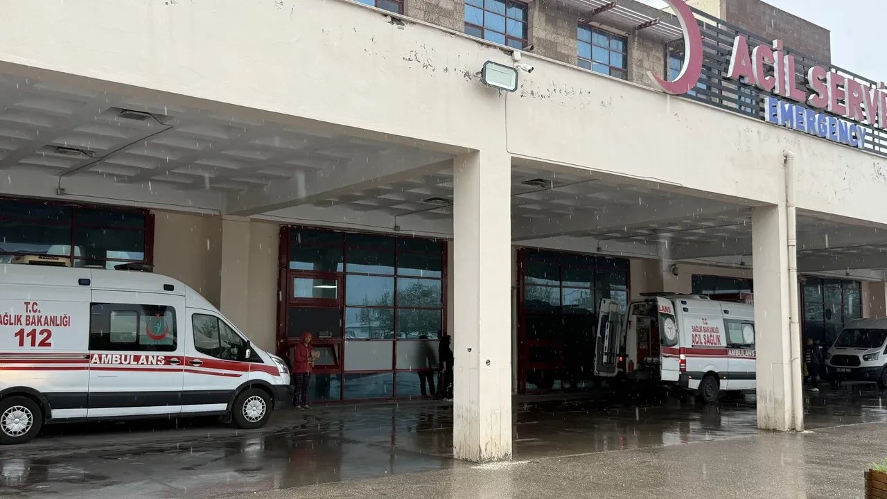 Diyarbakır'da okul bahçesine yıldırım düştü: 2 çocuk öldü, birinin durumu ağır!