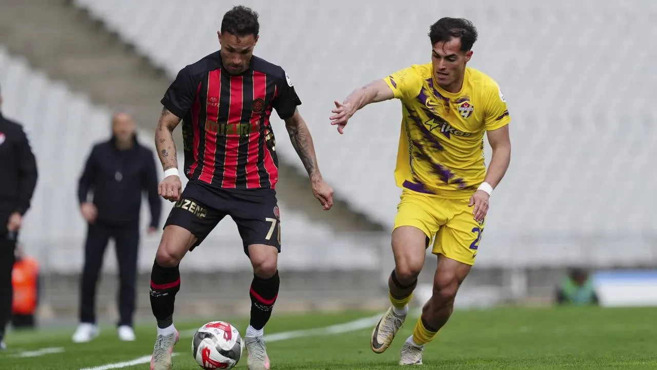 Eyüpspor'dan altın değerinde 3 puan! Fatih Karagümrük'ü 2-1'lik skorla geçtiler