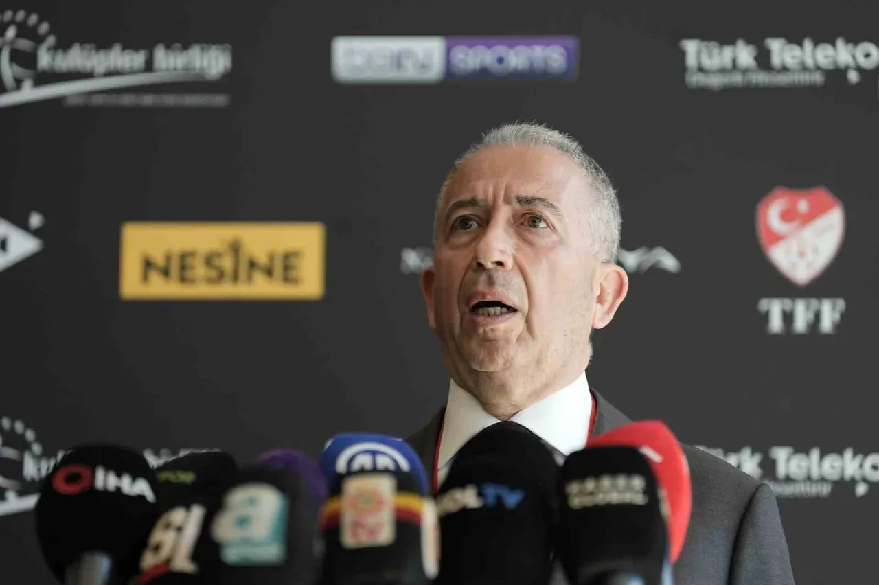 Galatasaray'da 2. Başkan Metin Öztürk'ten sert açıklama! "Galatasaray'ı şampiyon yapmak istemiyorsanız açık açık söyleyin"