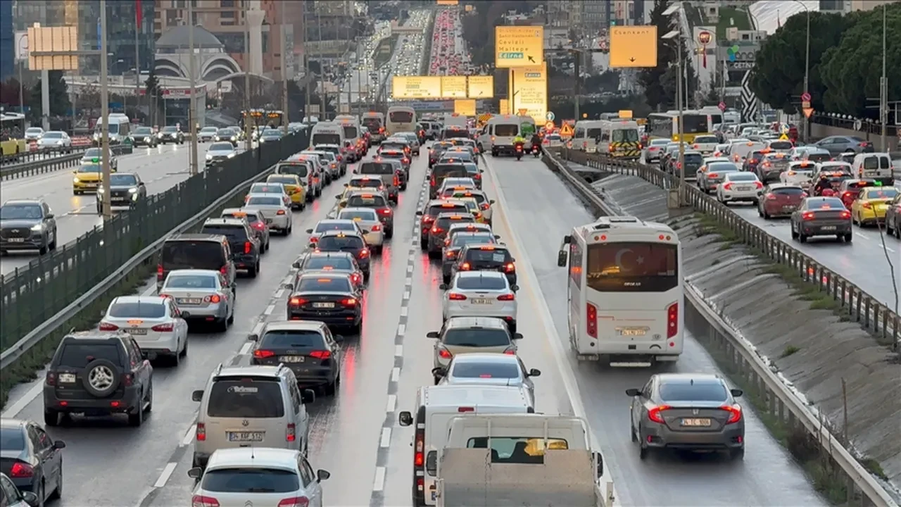 İstanbul'da yarın trafik duracak! Birçok yol kapatılıyor: İşte kapanacak yollar...