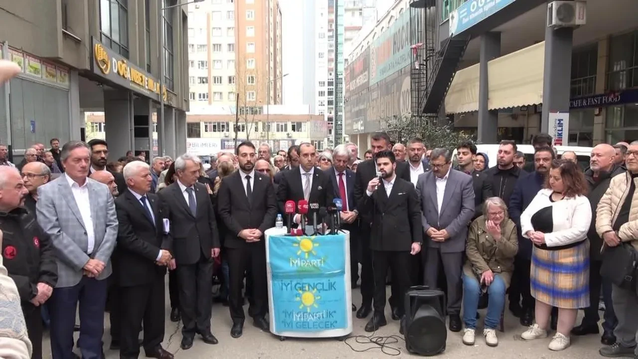İYİ Parti Bursa'da yönetim krizi! İlçe teşkilatları toplu istifa etti