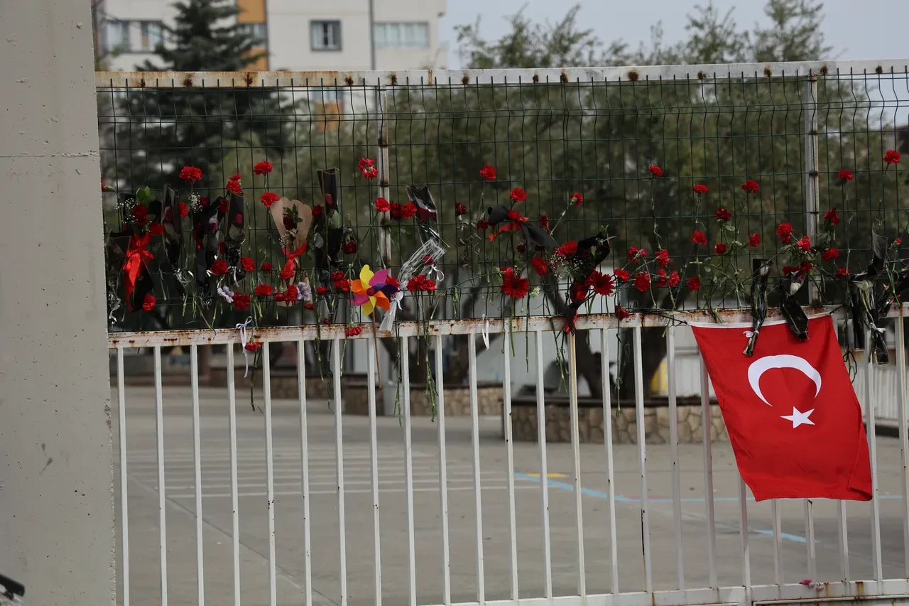 Kahramanmaraş'taki okul saldırısında korkunç anlar: Öğretmen saldırganı sopayla durdurdu, 'yatın' diye bağırdı