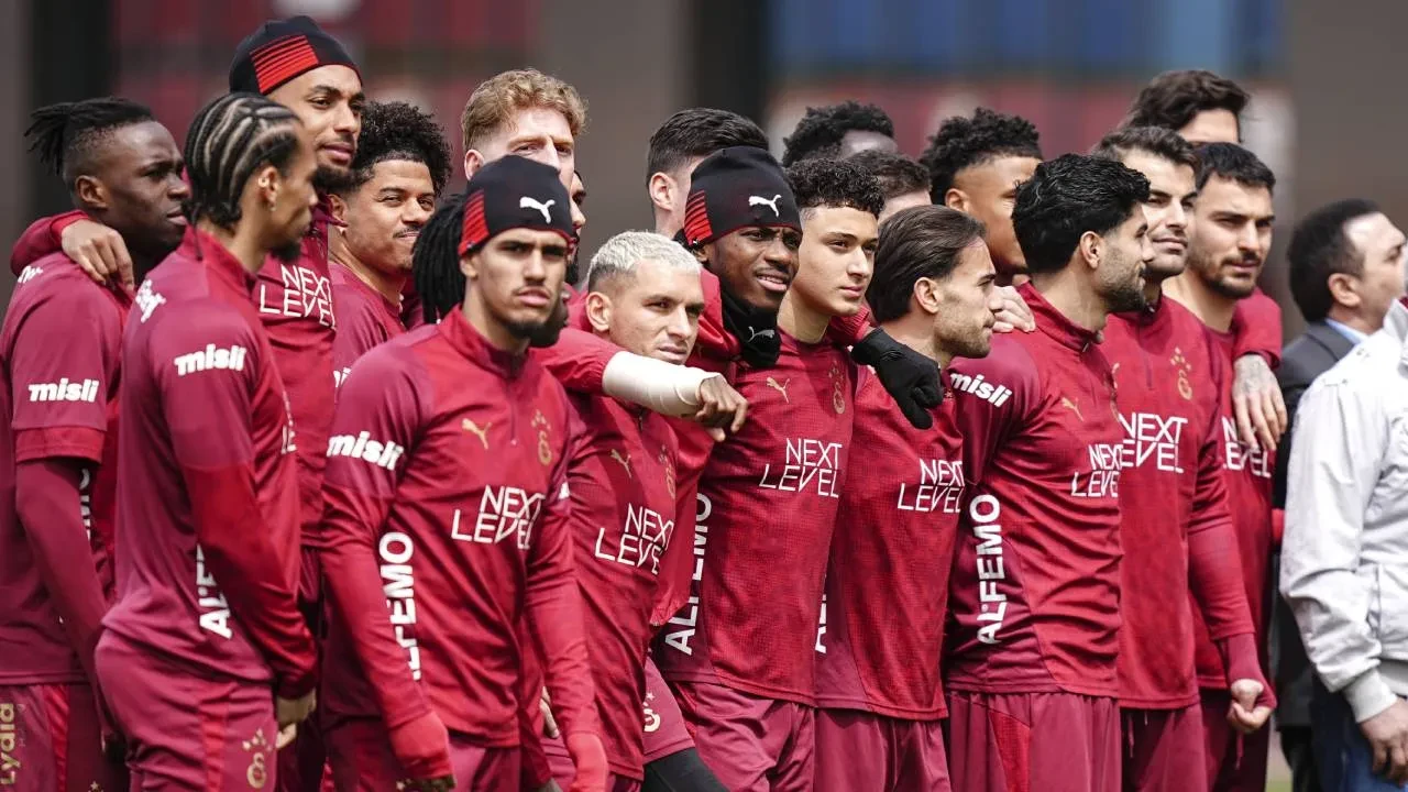 Okan Buruk'tan Osimhen'in kadroda olmamasıyla ilgili açıklama! Fenerbahçe maçını işaret etti