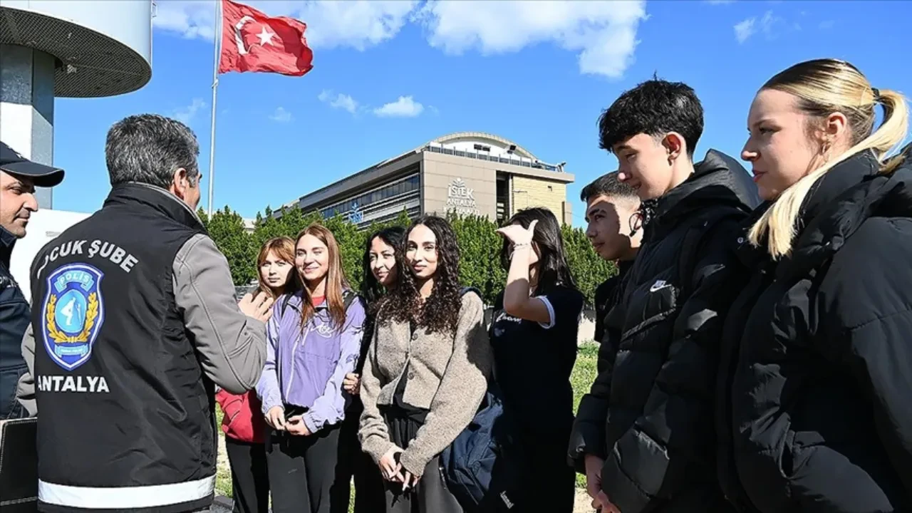 Okul saldırılarının ardından yeni tedbirler devrede: Valilik yasakları açıkladı