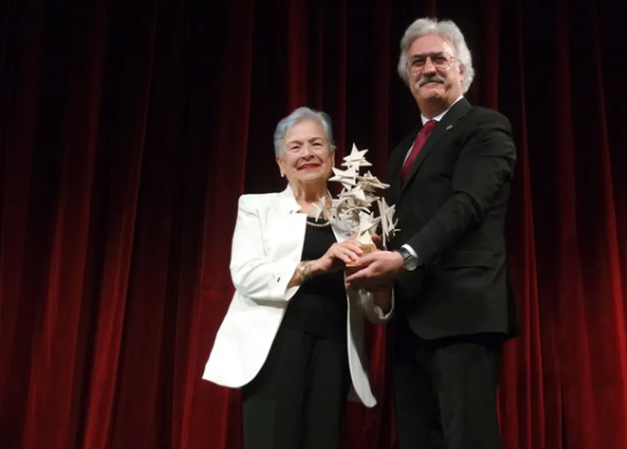 Oyuncu Feyha Çelenk hayatını kaybetti 