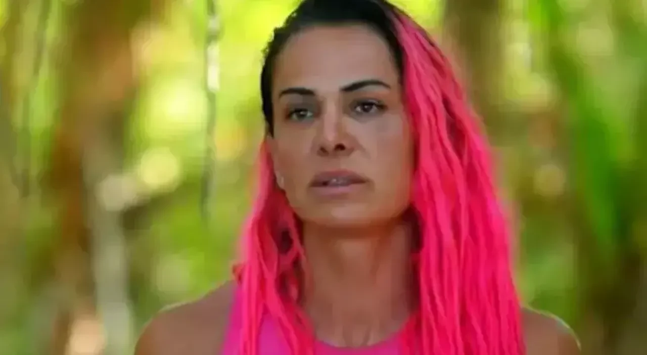 Survivor Nagihan'ın kızı Arven sosyal medyayı salladı! İletişim ödülünde tüm eleştirilere ok gibi sözler