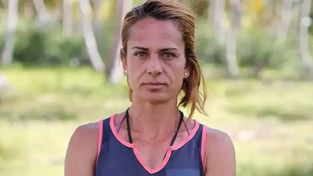 Survivor Nagihan'ın kızı Arven sosyal medyayı salladı! İletişim ödülünde tüm eleştirilere ok gibi sözler