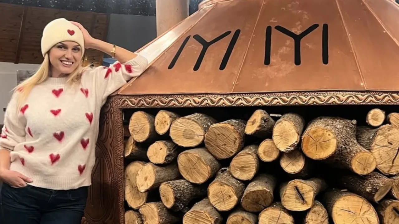 Tuğba Özay’dan çarpıcı iddia: “C31K sokaklara indi subliminal mesajlar yayılıyor!”