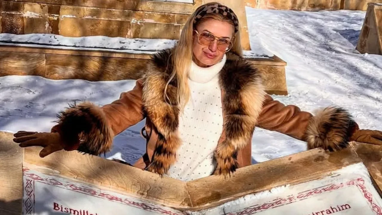 Tuğba Özay’dan çarpıcı iddia: “C31K sokaklara indi subliminal mesajlar yayılıyor!”