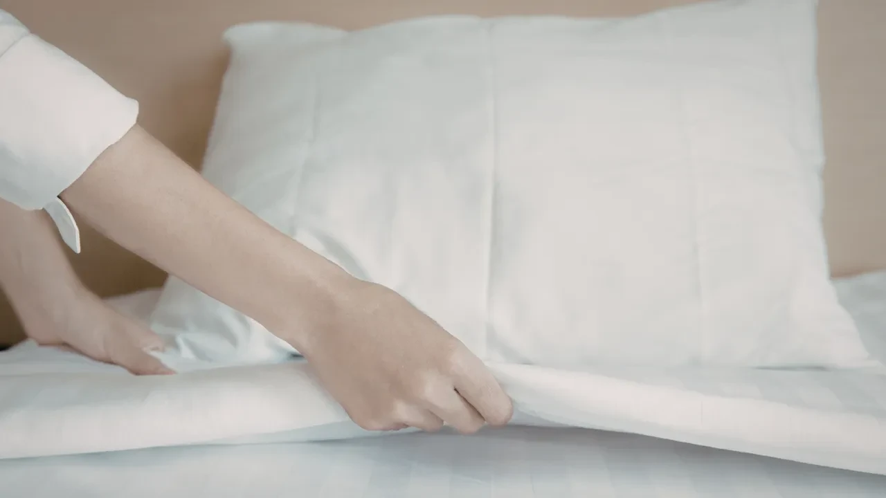 Yastık yüzlerindeki sarı lekeleri tek hamlede çıkarın! Yepyeni bir görünüm