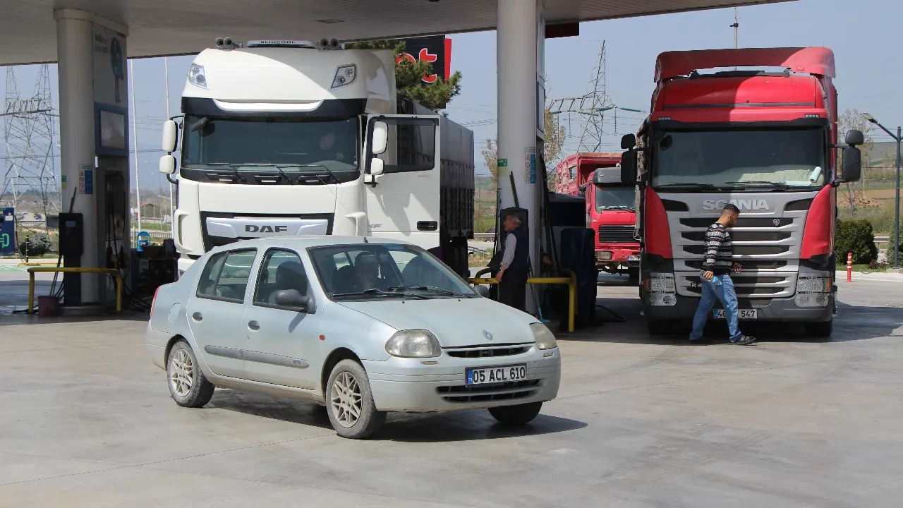 Akaryakıt istasyonunda ücretsiz sıcak duş! Yazıyı gören şaşırıp kalıyor 