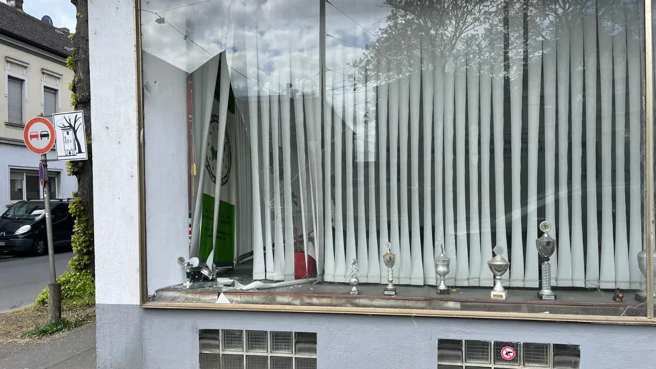 Almanya’da Türk derneğine saldırı!