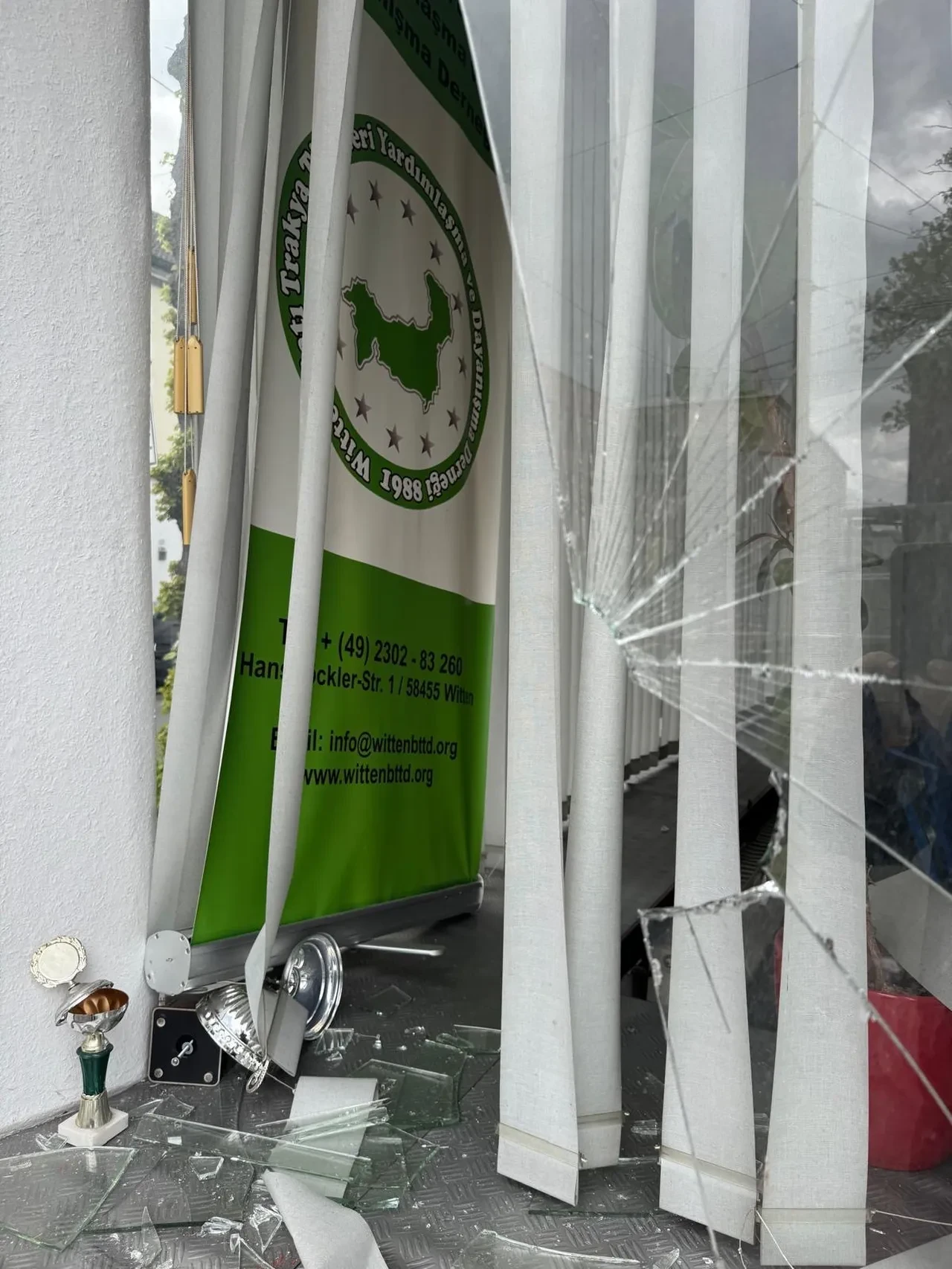 Almanya’da Türk derneğine saldırı!