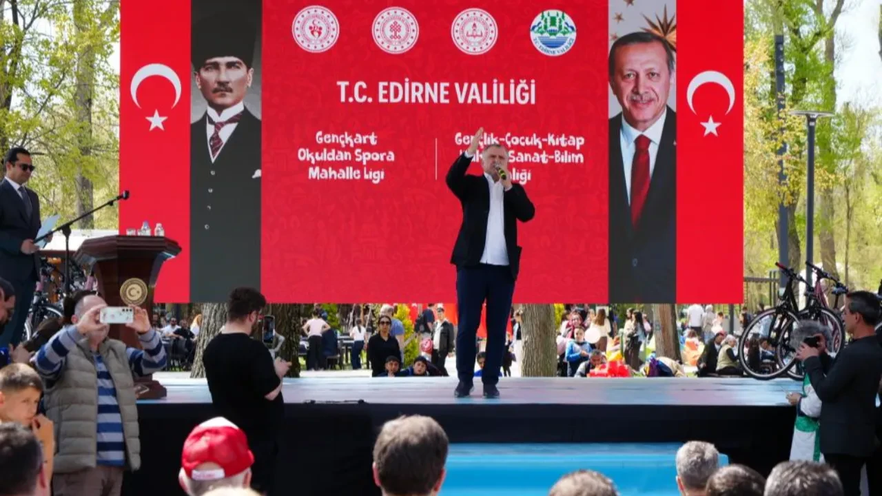 Bakan Bak’tan ailelere ‘sevgi’ çağrısı: 'Lütfen çocuklarınızla konuşun, çocuklarınıza sarılın'