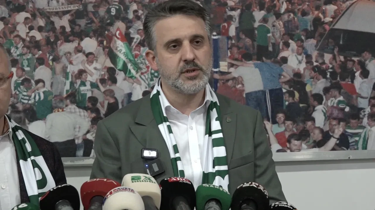 Bursaspor Başkanı Enes Çelik, şampiyonluğun ardından konuştu! "Kötü günlerden güzel günlere geldik"