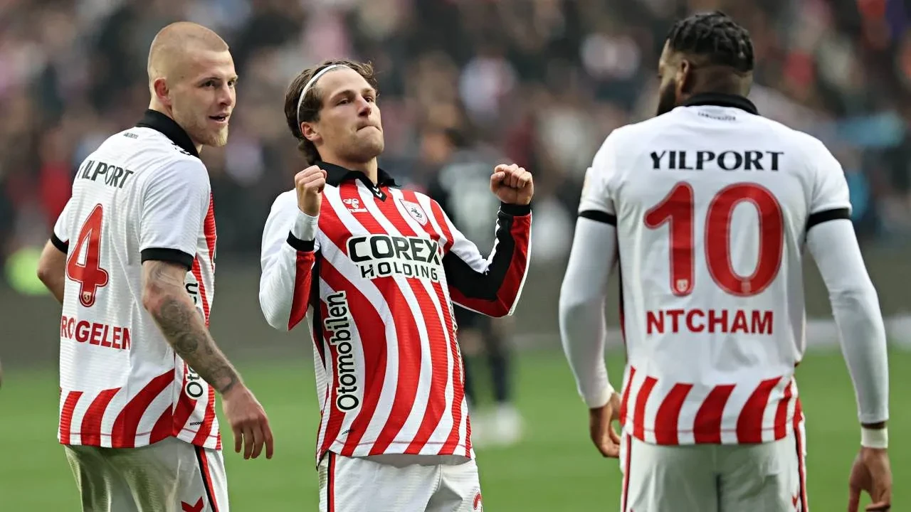 Beşiktaş, deplasmanda Samsunspor'a kaybetti! Siyah-beyazlılar, 2-1 mağlup oldu