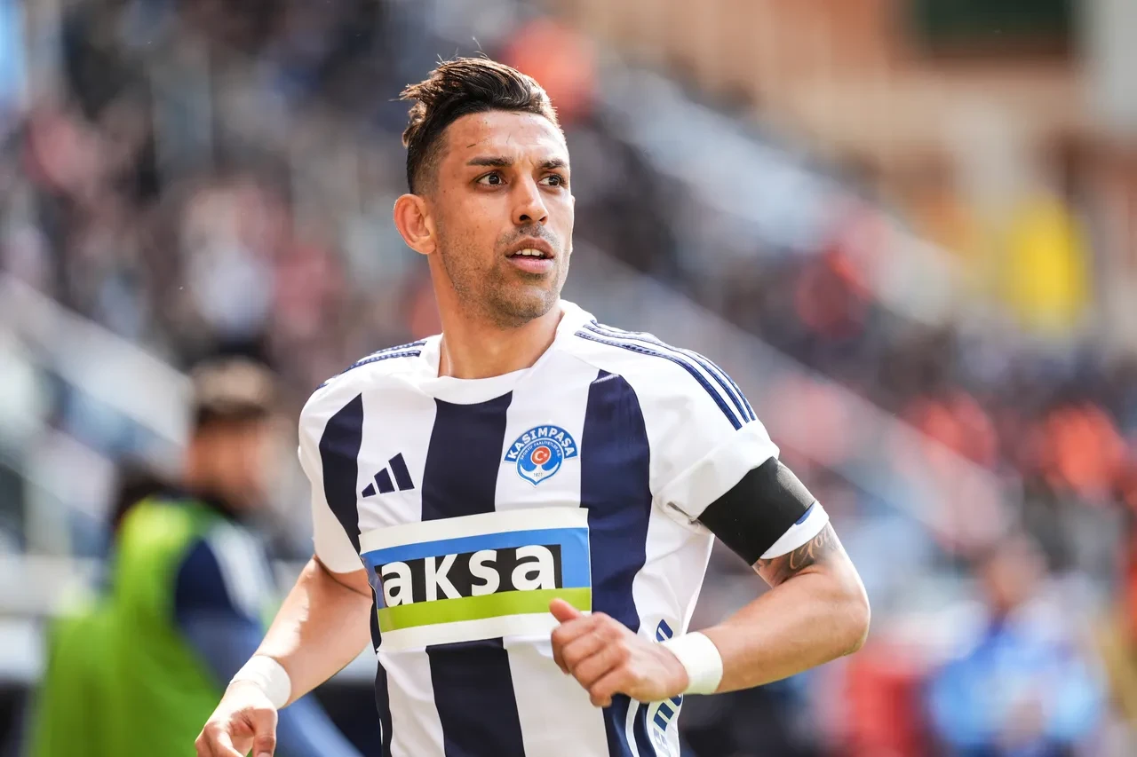 Emre Belözoğlu, Alanyaspor galibiyetini değerlendirdi! "İşimiz daha bitmedi"