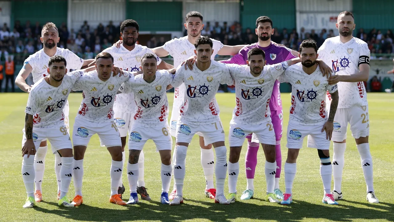 Erzurumspor FK, Süper Lig'e yükseldi! Mavi-beyazlılar, 5 yılın ardından Süper Lig'e döndü