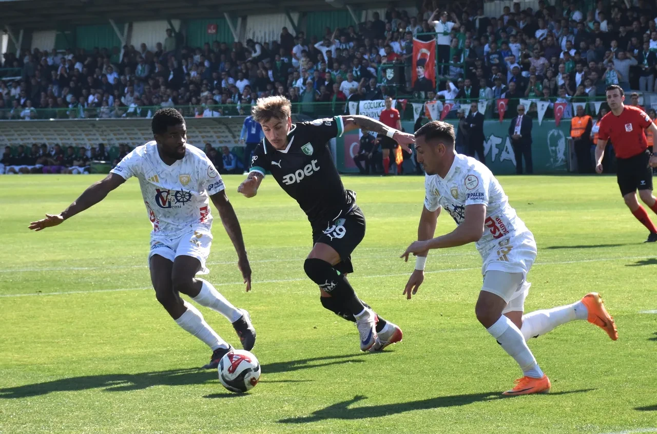 Erzurumspor FK, Süper Lig'e yükseldi! Mavi-beyazlılar, 5 yılın ardından Süper Lig'e döndü