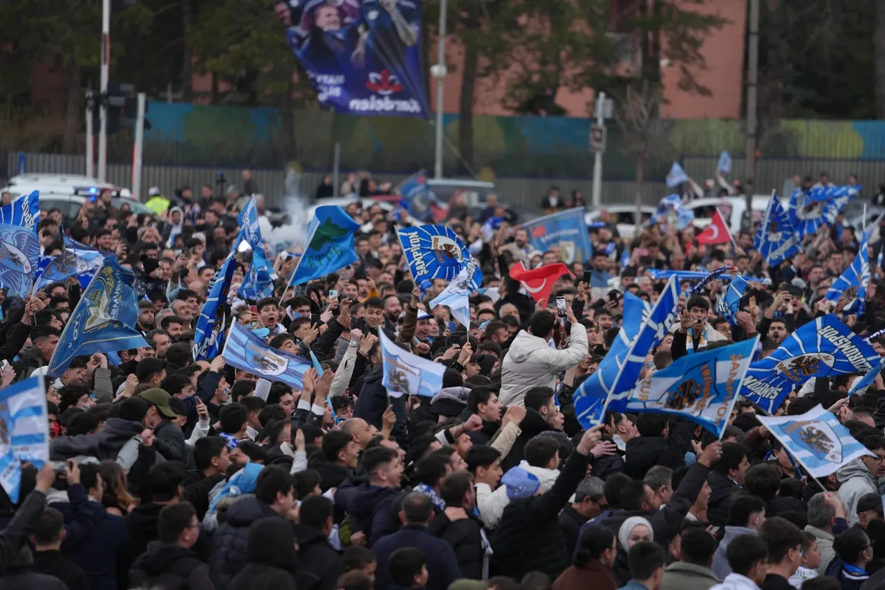 Erzurumspor FK, Süper Lig'e yükseldi! Mavi-beyazlılar, 5 yılın ardından Süper Lig'e döndü