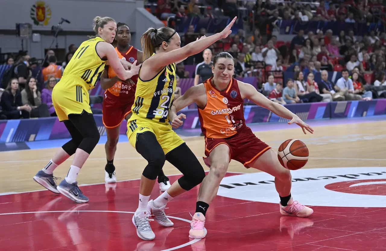 EuroLeague'de şampiyon Fenerbahçe! Sarı-lacivertliler, Galatasaray'ı 68-55 mağlup etti