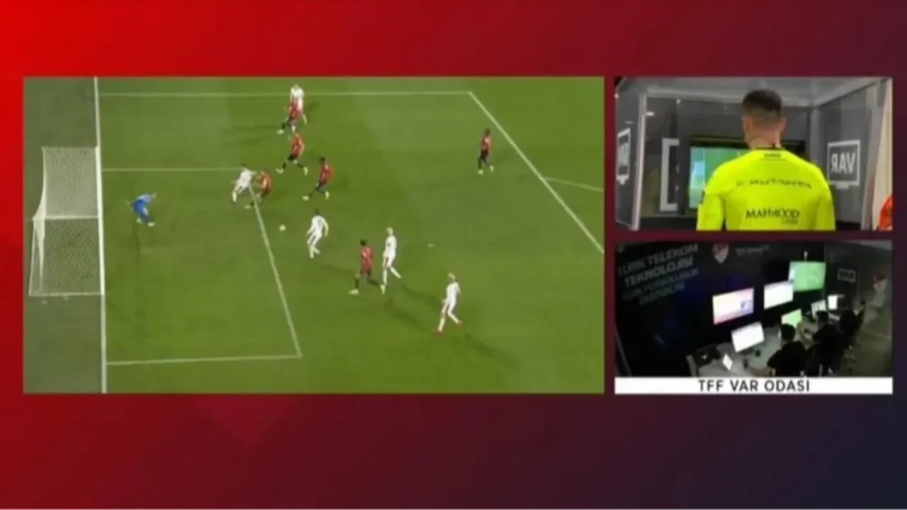 Galatasaray'ın golü ofsayt gerekçesiyle iptal edildi! Eski hakemler aynı görüşte birleşti