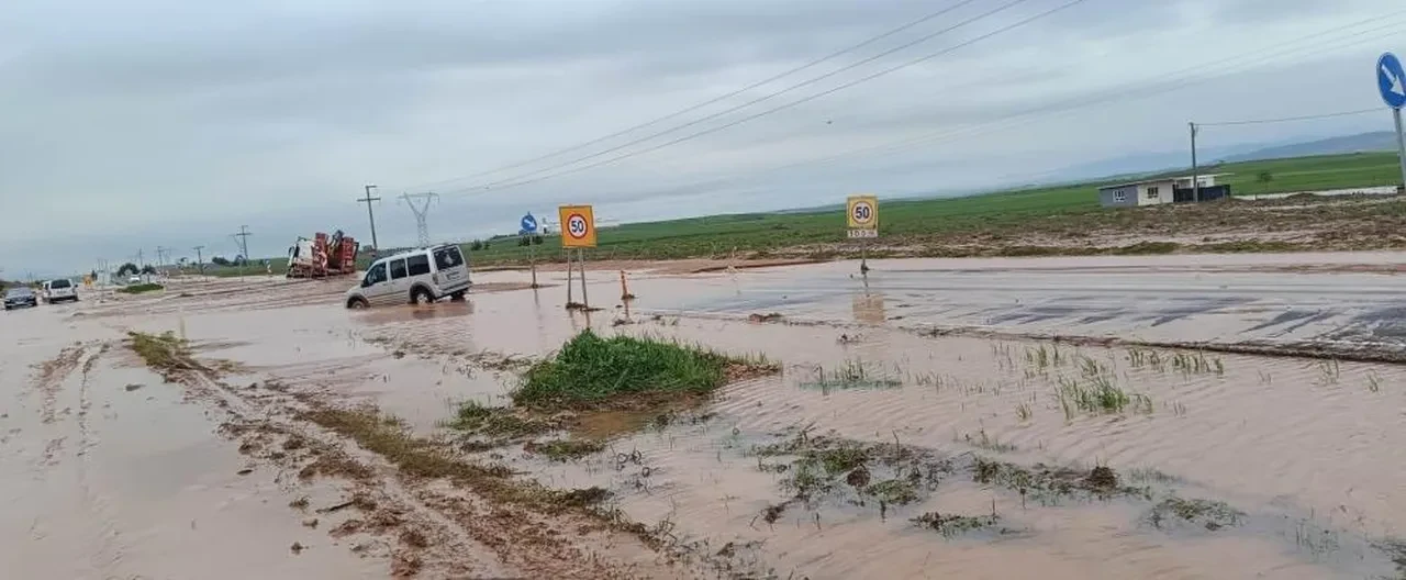 Güneydoğu'yu sağanak vurdu! Sel ve taşkın sonrası ev ve iş yerlerini su bastı