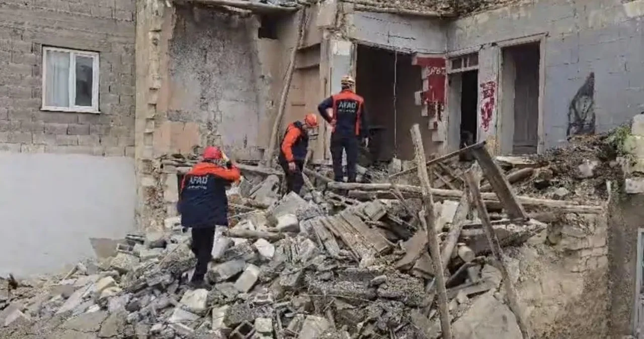 Güneydoğu'yu sağanak vurdu! Sel ve taşkın sonrası ev ve iş yerlerini su bastı