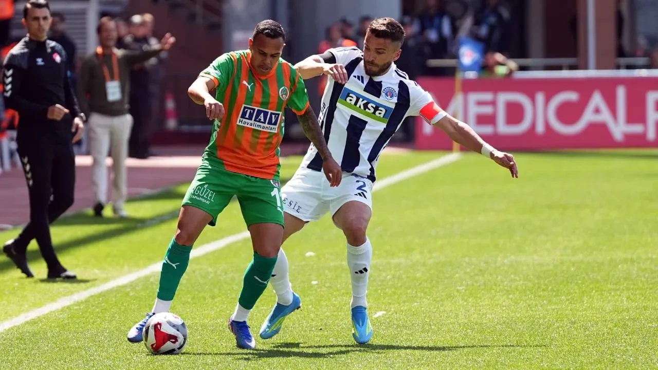 İrfan Can kornerden attı, Kasımpaşa kazandı! İstanbul ekibi Alanyaspor'u 1-0 yendi