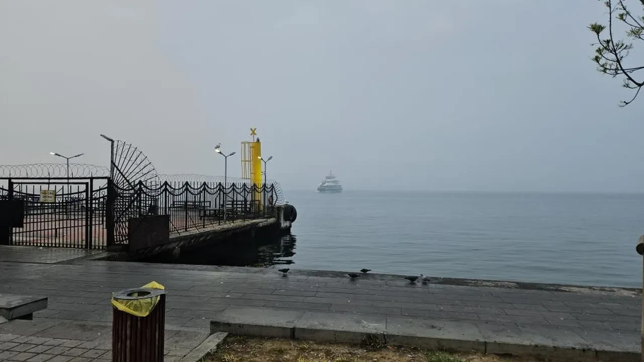 İstanbul Boğazı yoğun sis nedeniyle trafiğe kapatıldı