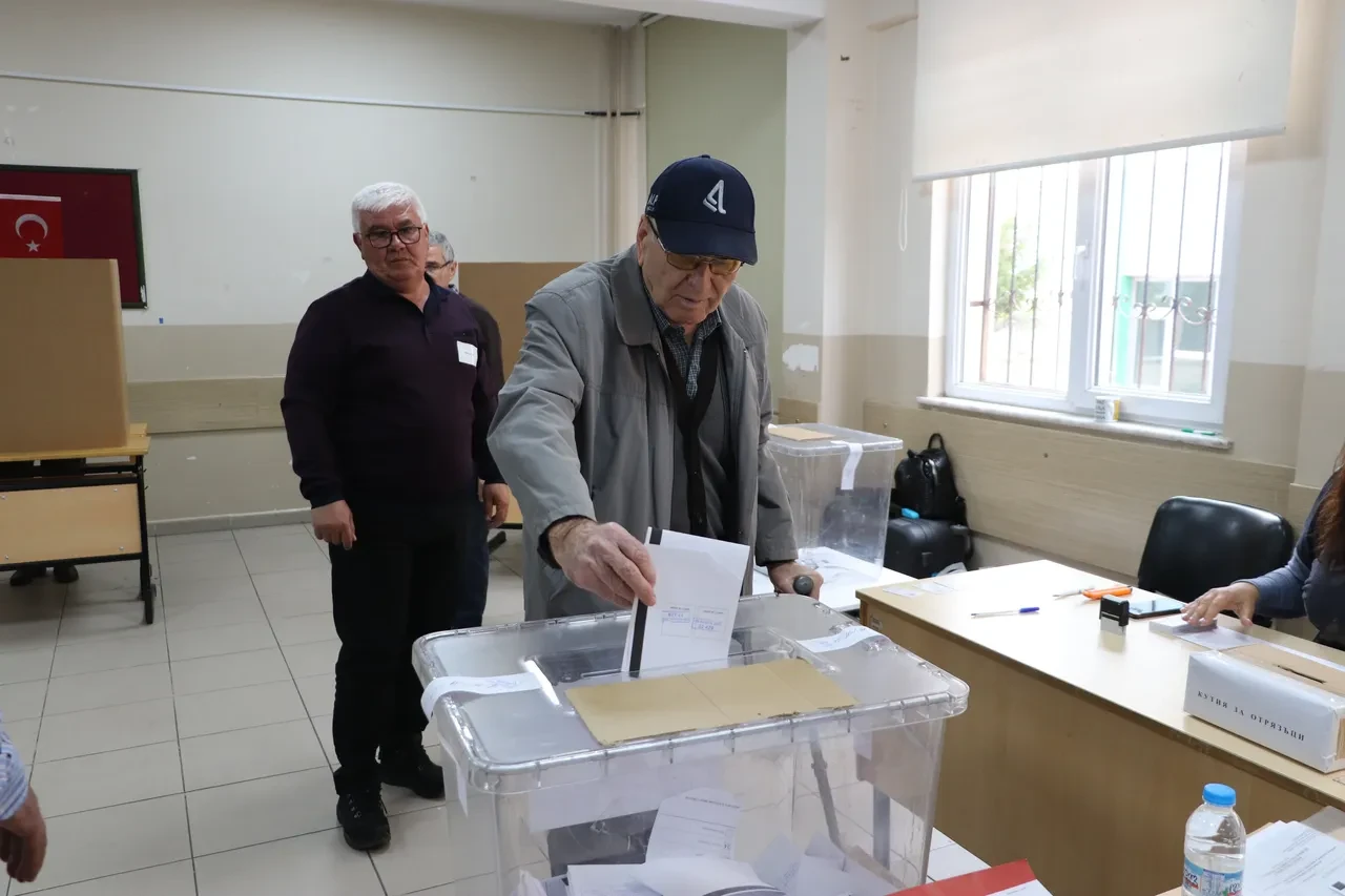 Komşuda seçim heyecanı: Bulgarlar 5 yılda 8. kez sandık başına gidiyorlar