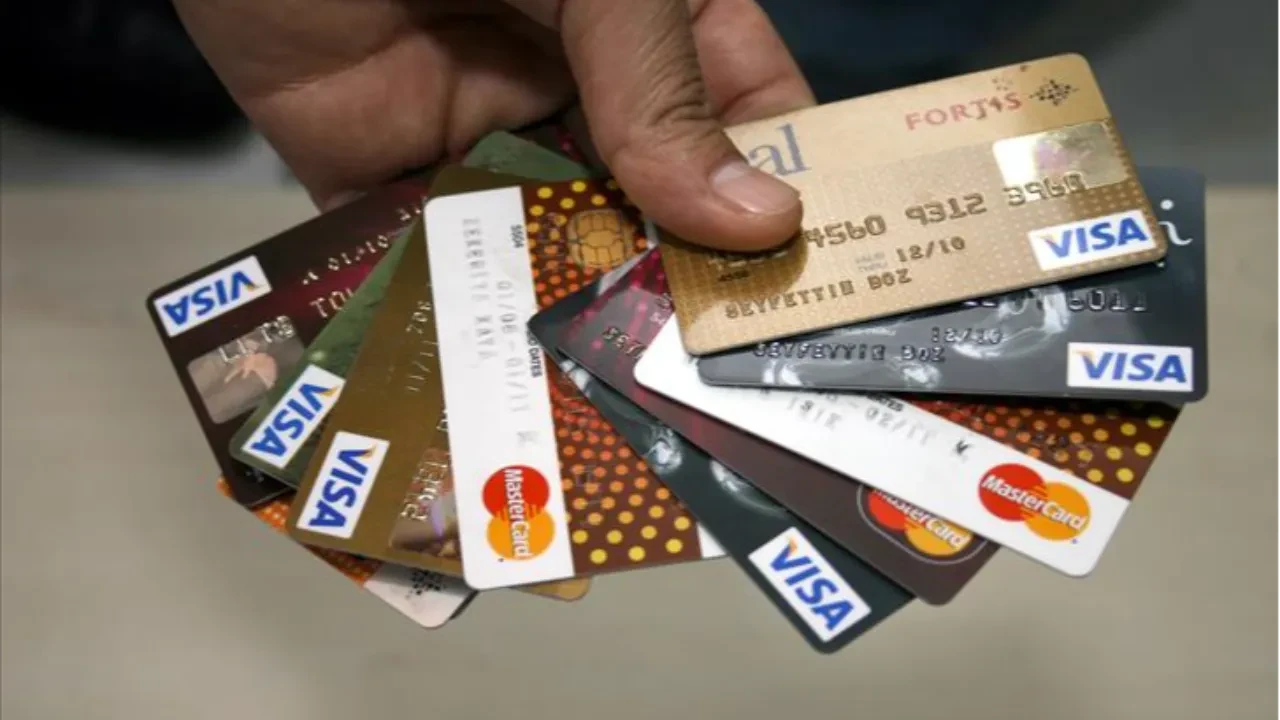 Kredi kartı limitleri düşürülmeyecek iddiası gündem oldu! BDDK'dan açıklama geldi