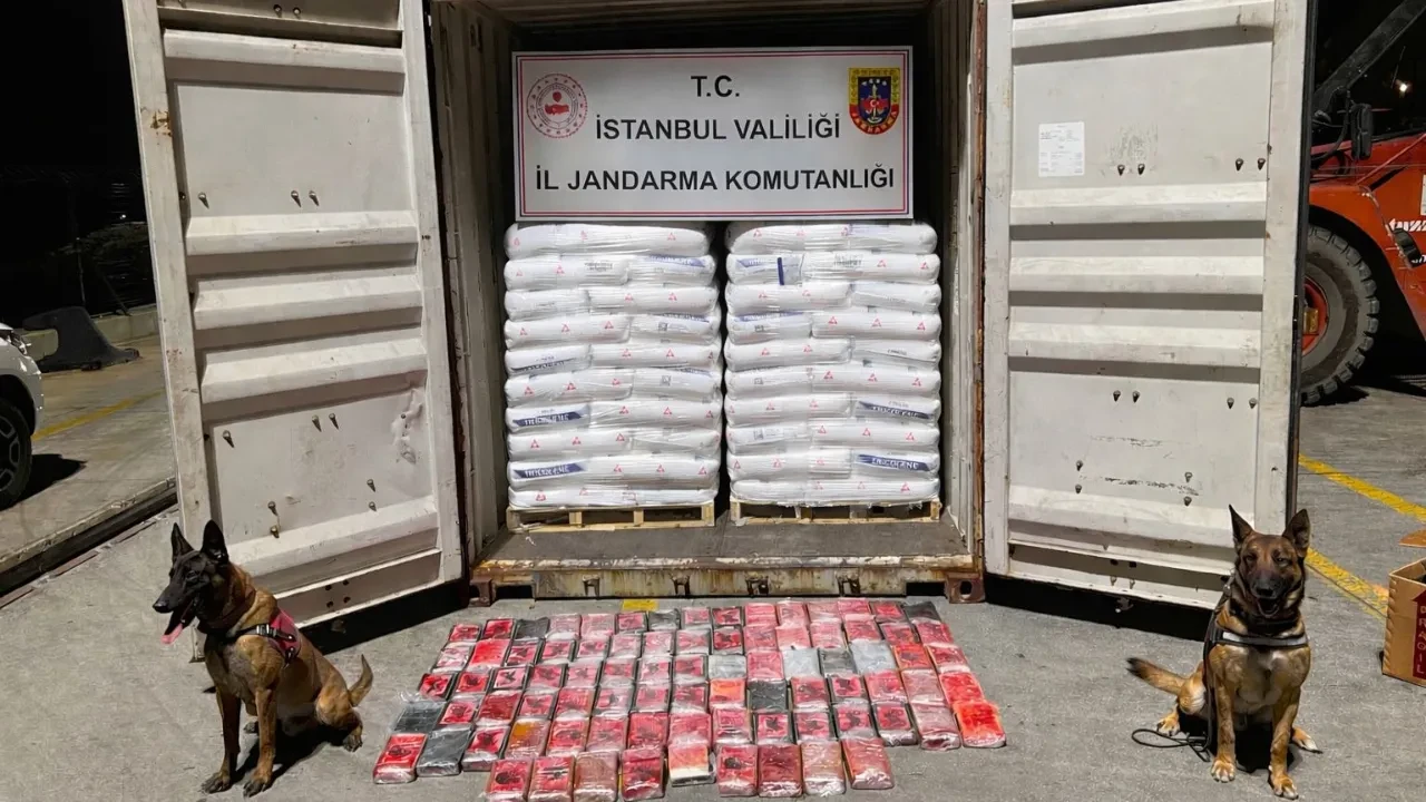 MİT, Jandarma ve Sahil Güvenlik'ten zehir tacirlerine ortak operasyon: 500 milyon TL'lik kokain ele geçirildi