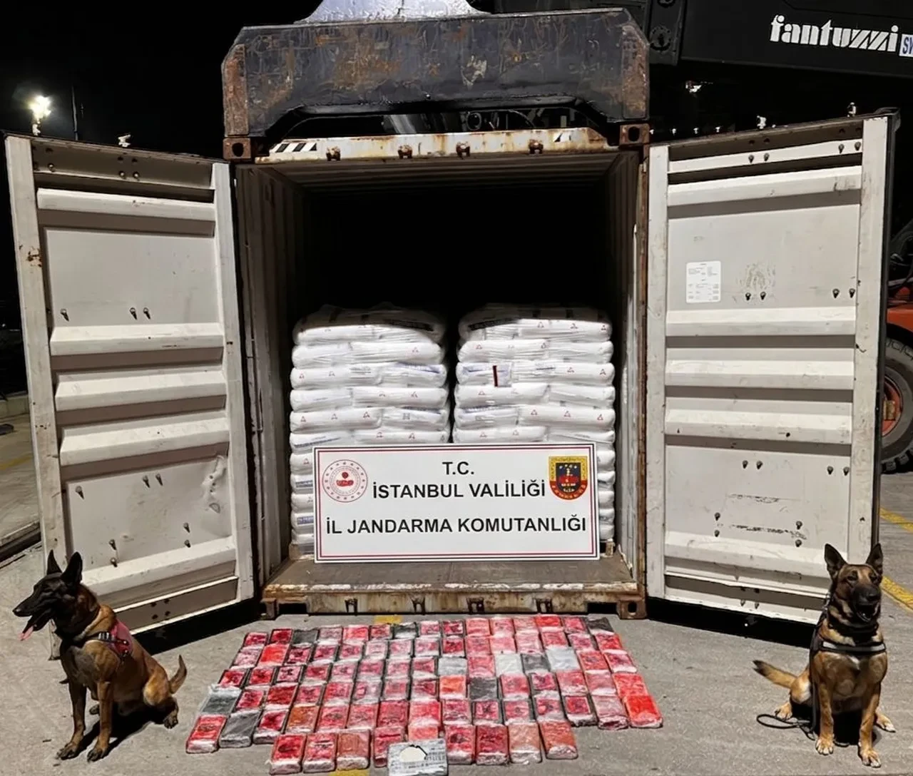 MİT, Jandarma ve Sahil Güvenlik'ten zehir tacirlerine ortak operasyon: 500 milyon TL'lik kokain ele geçirildi