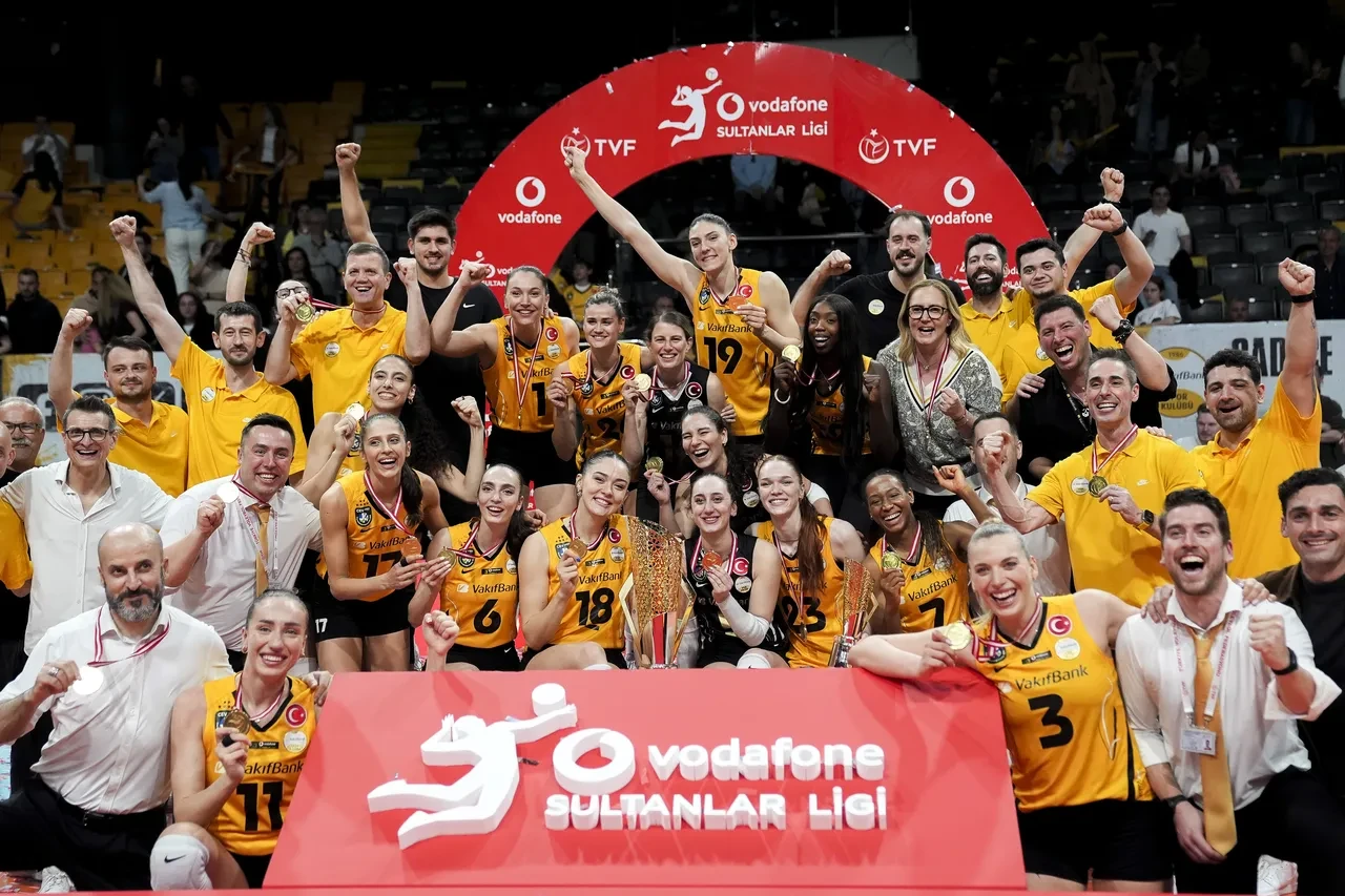Sultanlar Ligi'nde şampiyon VakıfBank! 15. kez mutlu sona ulaştılar