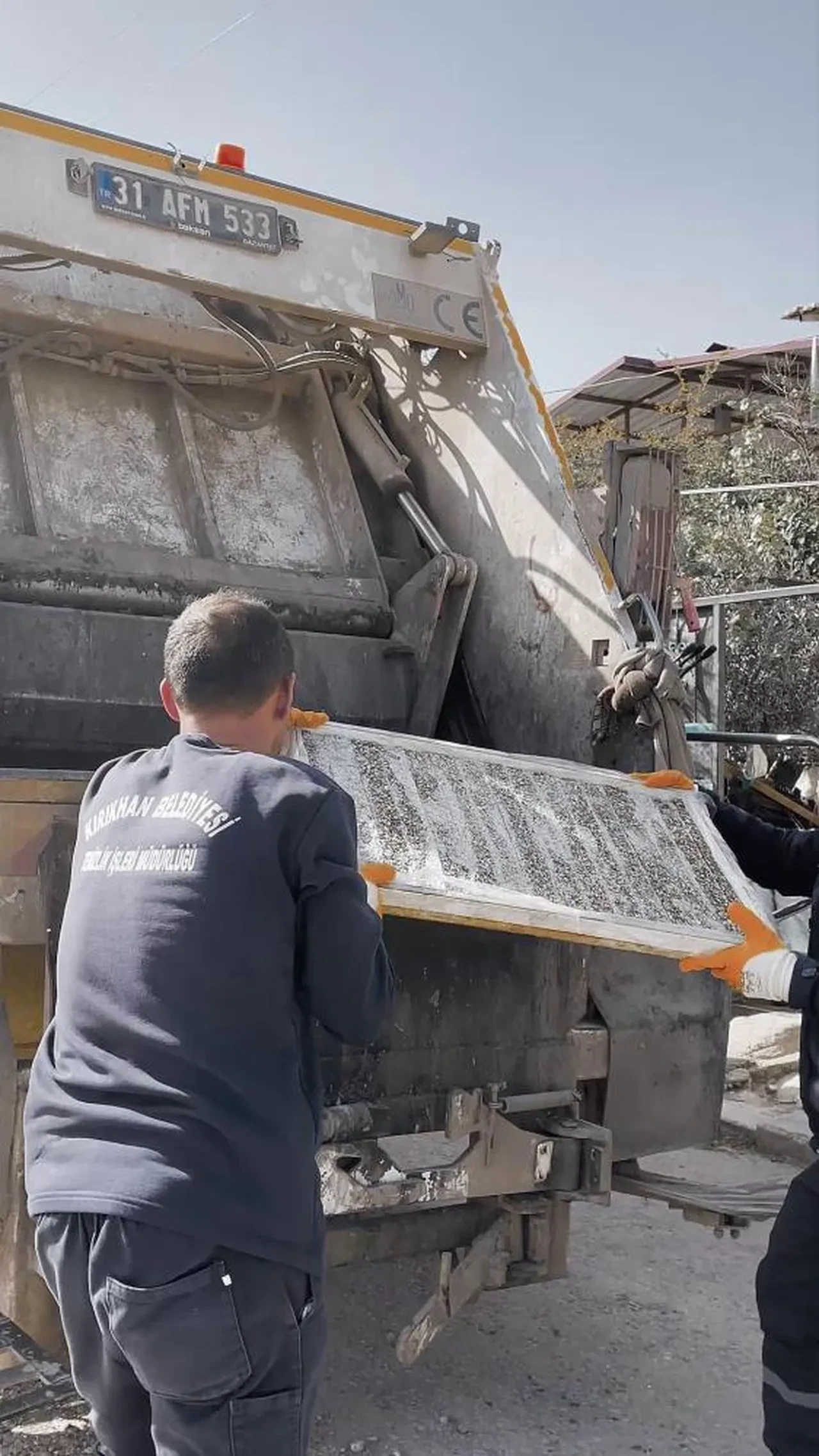 Tatlı üretiminden mide bulandıran görüntüler! Kötü koku her şeyi ortaya çıkardı