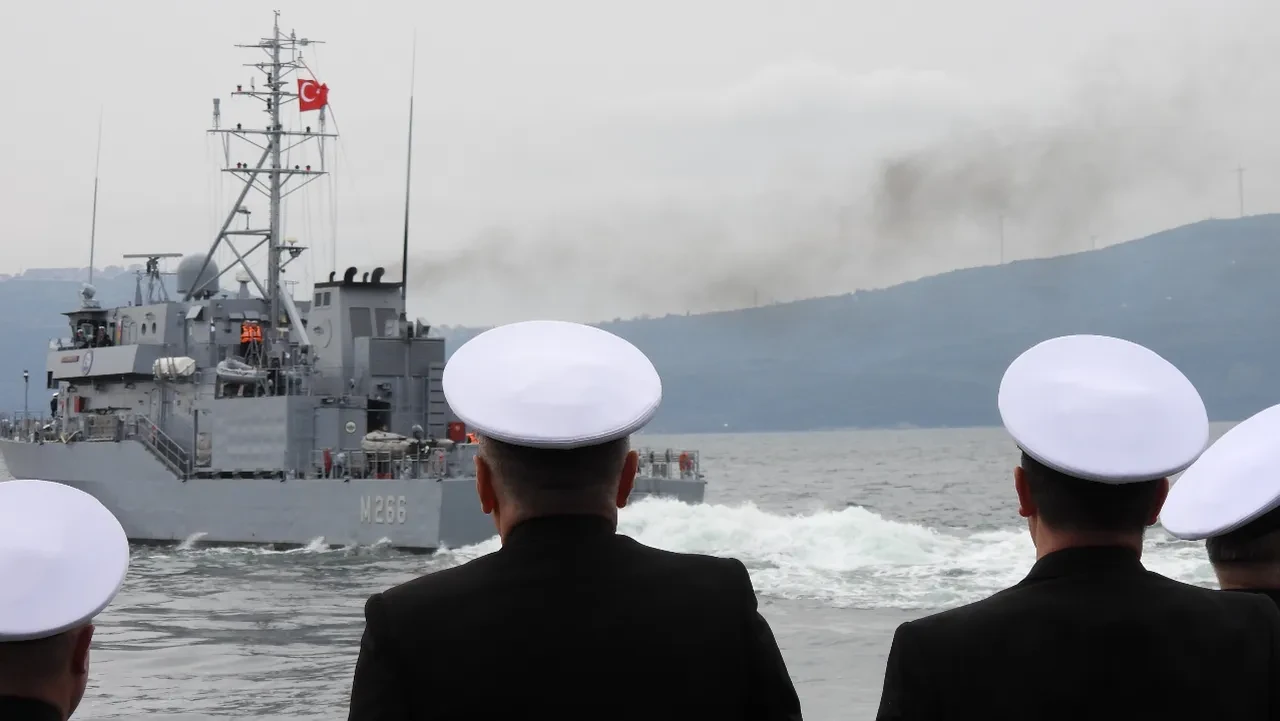 Türk donanması NATO sahnesinde: TGC Amasra göreve uğurlandı