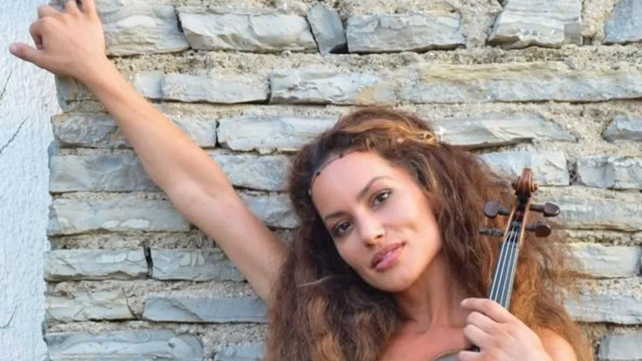 Yıldız Asyalı bir kez daha yardım istedi! Kan içindeki babasını paylaşıp şiddeti duyurdu