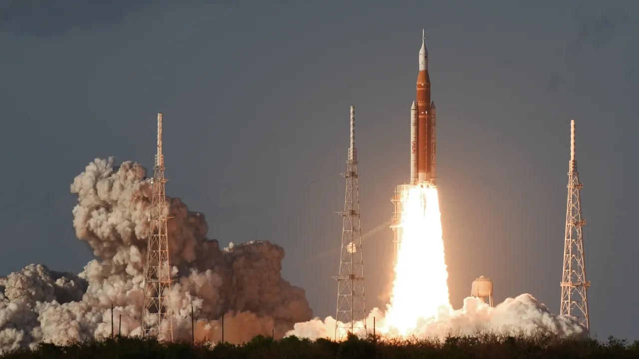 54 yıl sonra Ay'a dönüş: Artemis 2'nin yolculuğu başladı