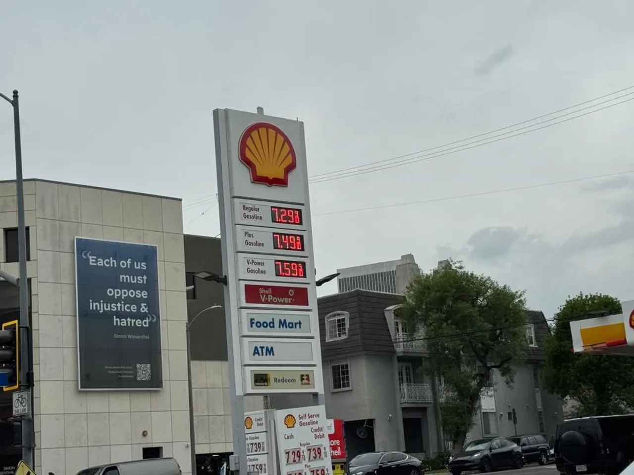 ABD'de tarihi sıçrama! Akaryakıt fiyatlarında 'savaş' şoku: 4 doları aştı