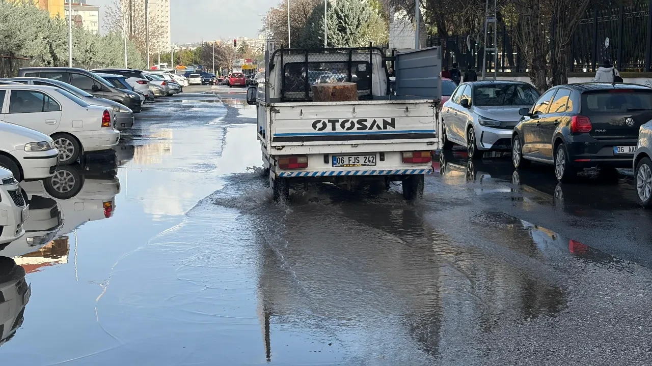 Ankara'yı sağanak vurdu! Başkent adeta göle döndü