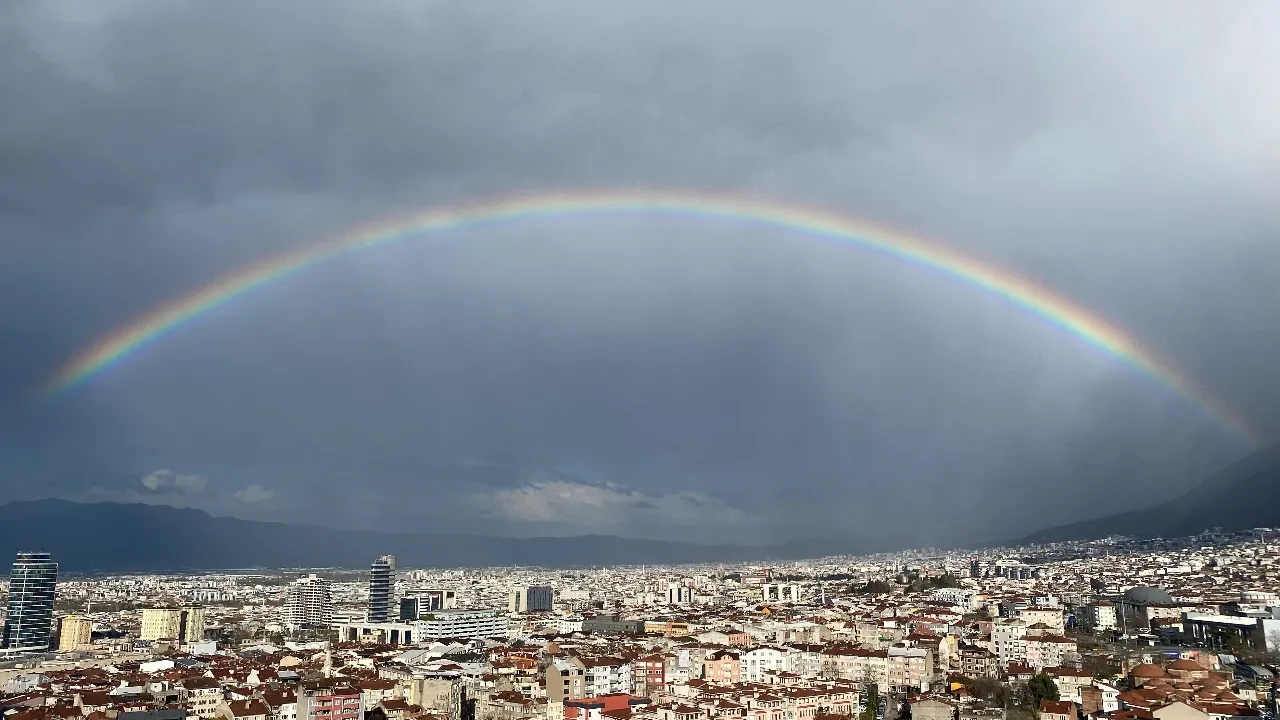 Bursa'da gökkuşağı görsel şölen oluşturdu! O anlar kameralar tarafından kaydedildi