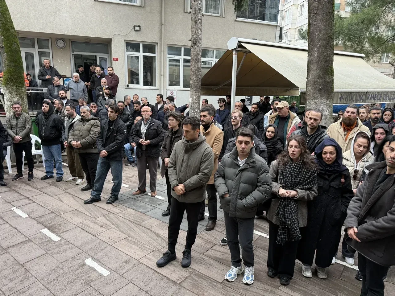 Çağatay Ulusoy, Ramazan Tetik'in cenazesi kalktıktan sonra paylaşım yaptı! Hayranlarından sert tepki