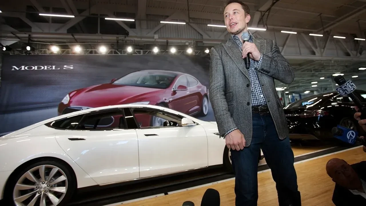 Elon Musk bizzat duyurdu: Tesla'nın iki popüler elektrikli araç modeli artık tarih oldu