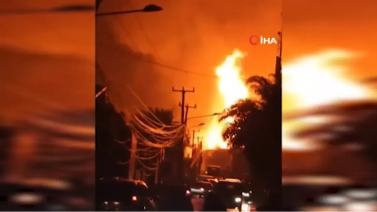 Endonezya'da depremin yanı sıra bir felaket daha: LPG dolum tesisinde yangın