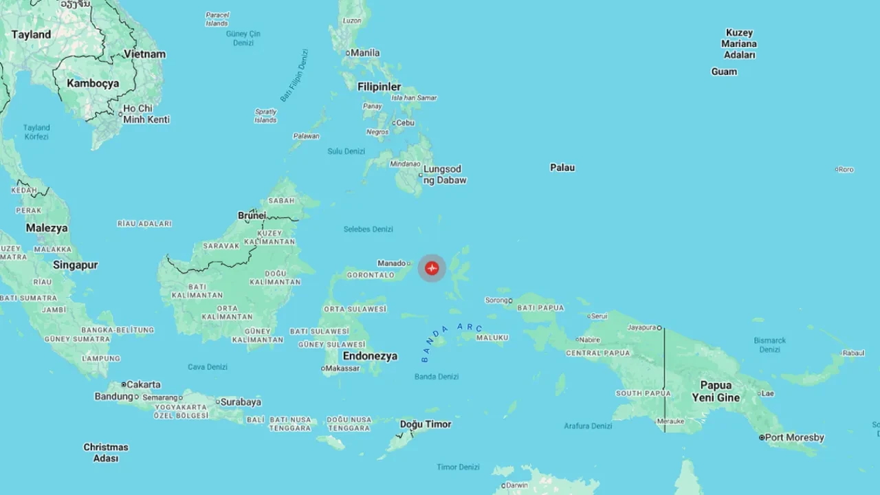 Endonezya'da şiddetli deprem! Tsunami alarmı verildi