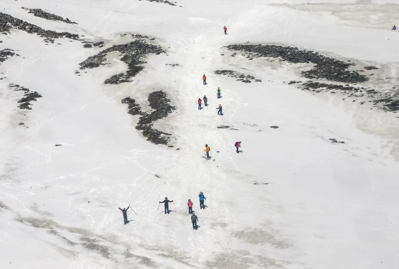 Everest Dağı'nda 'zehirli' dolandırıcılık: Sigorta parası için dağcıların yemeklerine karbonat koydular