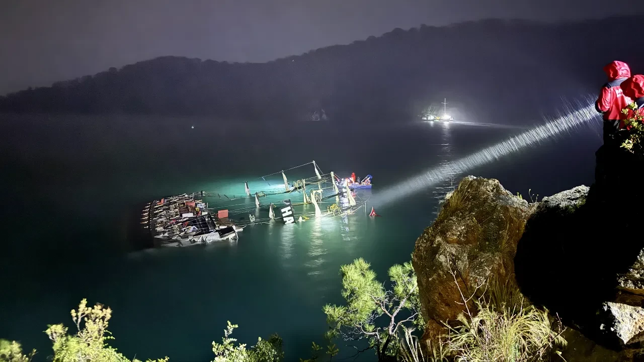 Fethiye'de tur teknesi battı: 6 kişi kurtarıldı, 1 kişi kayıp