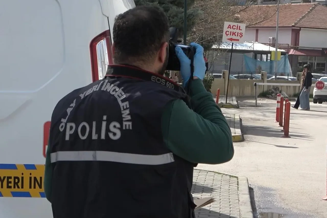 Hastanede 'namus' dehşeti! Nikahsız birliktelikten doğan bebeklerinin fotoğrafını paylaşan çifte bıçaklı saldırı 